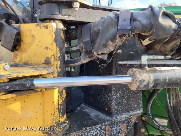 image for item LR9087 2016 John Deere 6115M  MFWD tractor