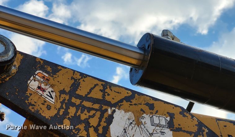 image for item LR9087 2016 John Deere 6115M  MFWD tractor