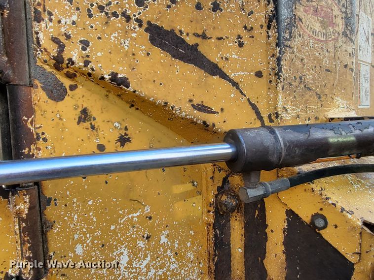 image for item LR9087 2016 John Deere 6115M  MFWD tractor