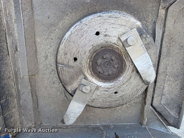 image for item LR9087 2016 John Deere 6115M  MFWD tractor