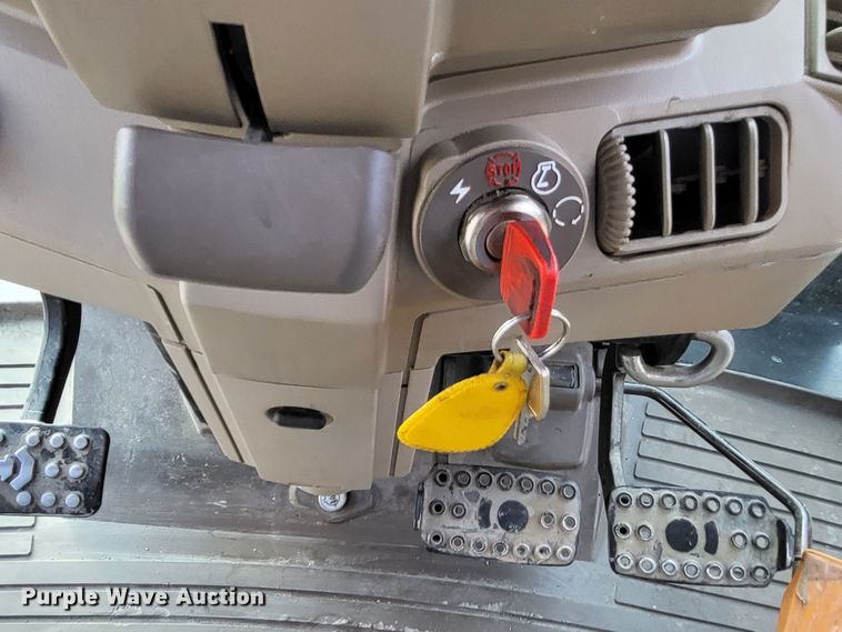 image for item LR9087 2016 John Deere 6115M  MFWD tractor