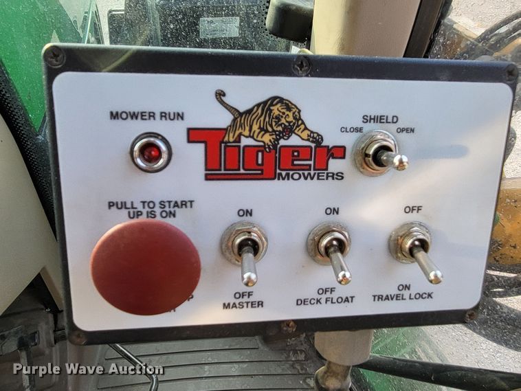 image for item LR9087 2016 John Deere 6115M  MFWD tractor