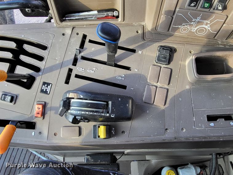 image for item LR9087 2016 John Deere 6115M  MFWD tractor