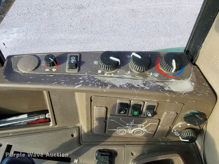 image for item LR9087 2016 John Deere 6115M  MFWD tractor