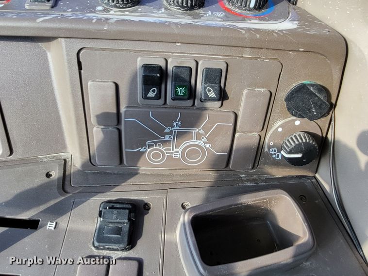 image for item LR9087 2016 John Deere 6115M  MFWD tractor