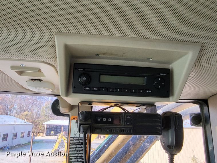 image for item LR9087 2016 John Deere 6115M  MFWD tractor