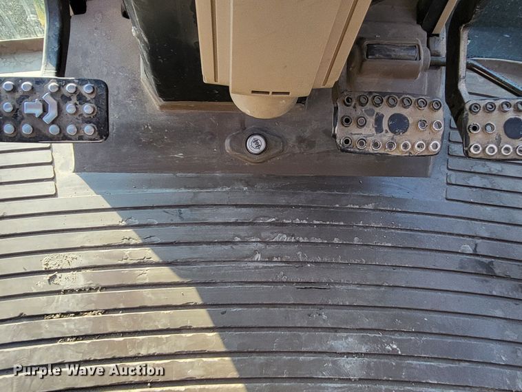 image for item LR9087 2016 John Deere 6115M  MFWD tractor