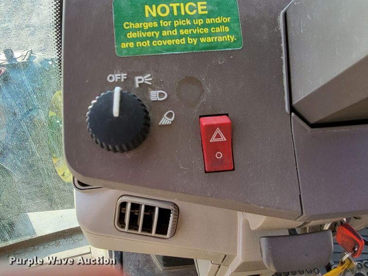 image for item LR9087 2016 John Deere 6115M  MFWD tractor