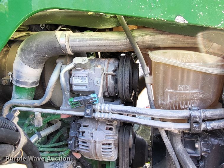 image for item LR9087 2016 John Deere 6115M  MFWD tractor