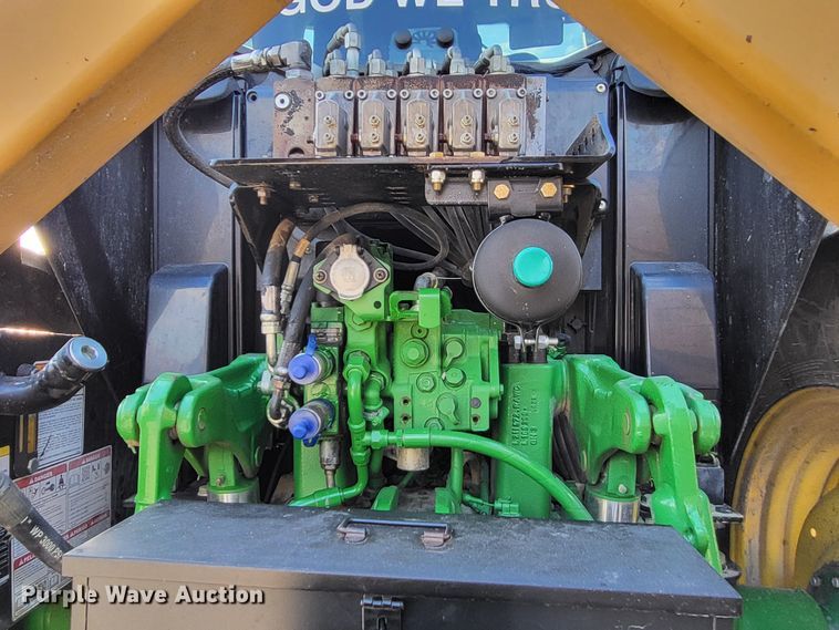 image for item LR9087 2016 John Deere 6115M  MFWD tractor