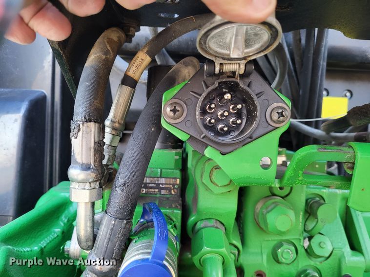 image for item LR9087 2016 John Deere 6115M  MFWD tractor