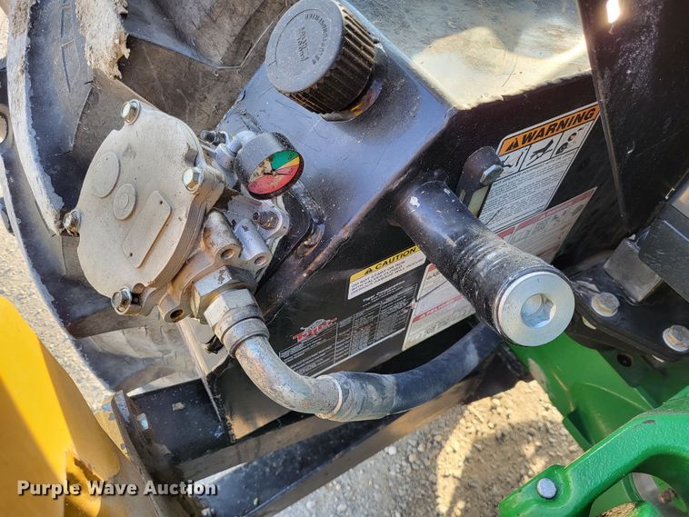 image for item LR9087 2016 John Deere 6115M  MFWD tractor