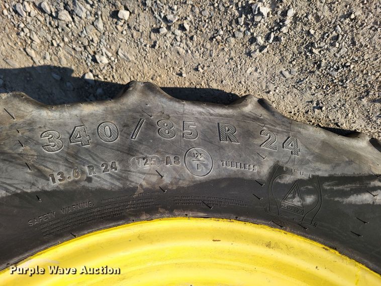 image for item LR9087 2016 John Deere 6115M  MFWD tractor