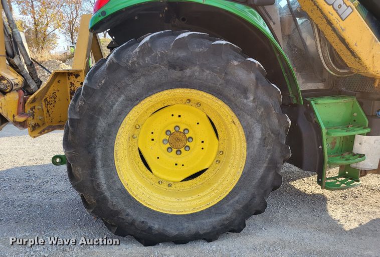 image for item LR9087 2016 John Deere 6115M  MFWD tractor