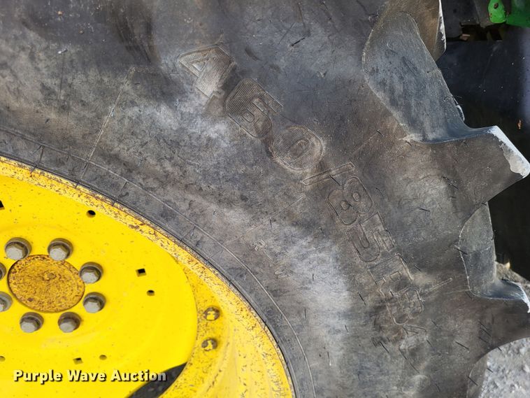 image for item LR9087 2016 John Deere 6115M  MFWD tractor