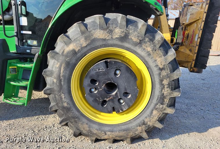 image for item LR9087 2016 John Deere 6115M  MFWD tractor