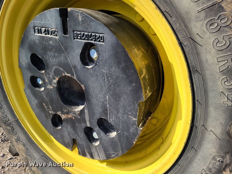 image for item LR9087 2016 John Deere 6115M  MFWD tractor