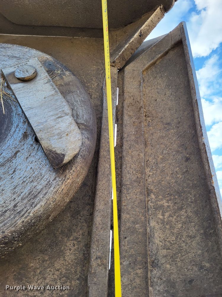 image for item LR9087 2016 John Deere 6115M  MFWD tractor