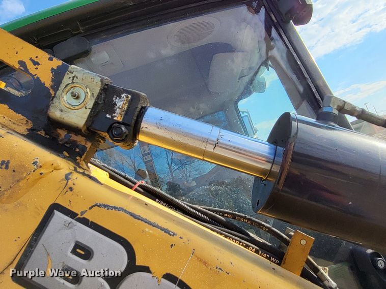 image for item LR9088 2014 John Deere 6105M  tractor