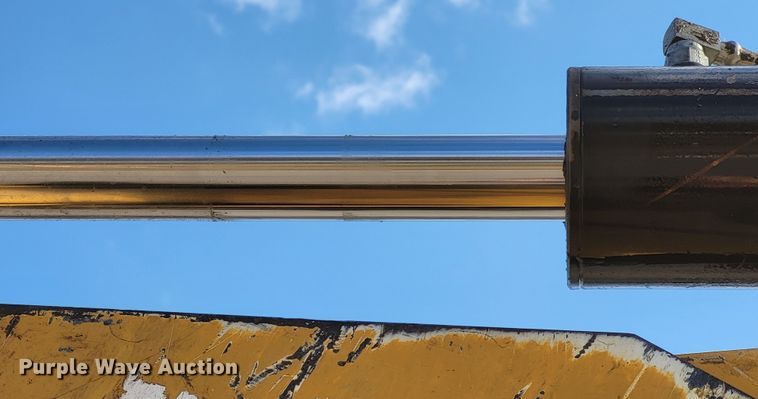 image for item LR9088 2014 John Deere 6105M  tractor