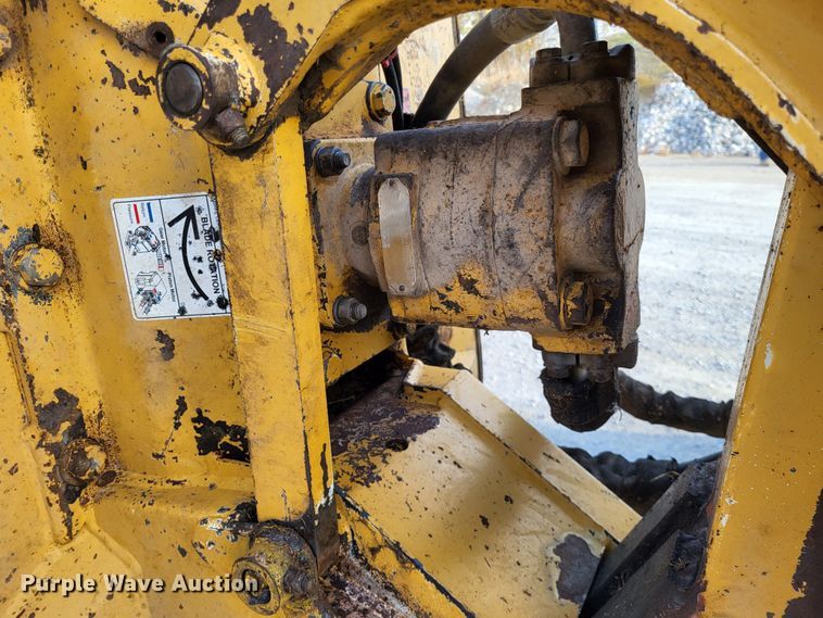 image for item LR9088 2014 John Deere 6105M  tractor