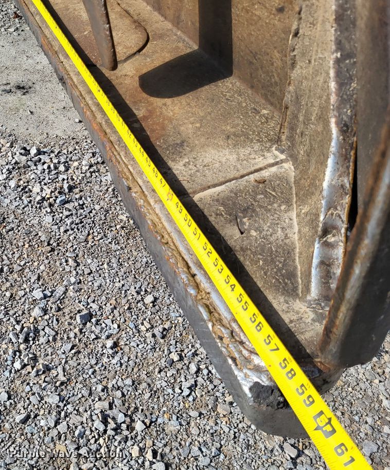 image for item LR9088 2014 John Deere 6105M  tractor