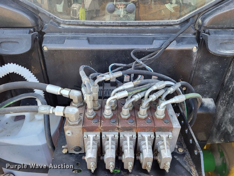 image for item LR9088 2014 John Deere 6105M  tractor