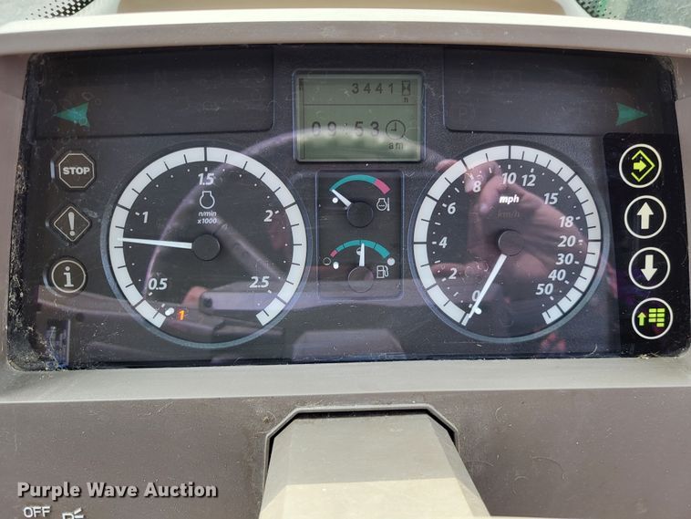 image for item LR9088 2014 John Deere 6105M  tractor