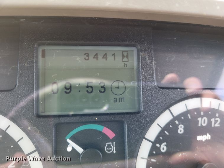 image for item LR9088 2014 John Deere 6105M  tractor