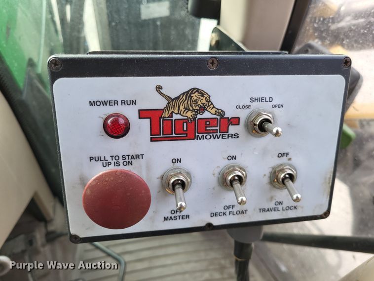 image for item LR9088 2014 John Deere 6105M  tractor