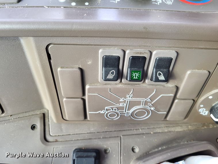 image for item LR9088 2014 John Deere 6105M  tractor