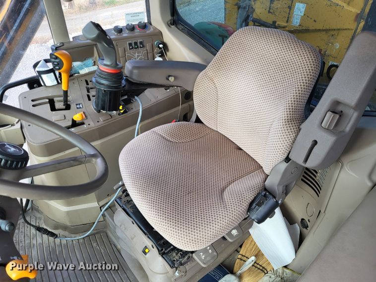 image for item LR9088 2014 John Deere 6105M  tractor