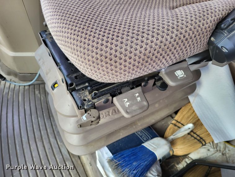 image for item LR9088 2014 John Deere 6105M  tractor