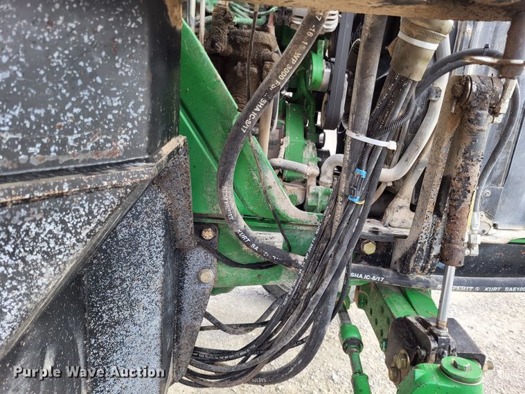 image for item LR9088 2014 John Deere 6105M  tractor