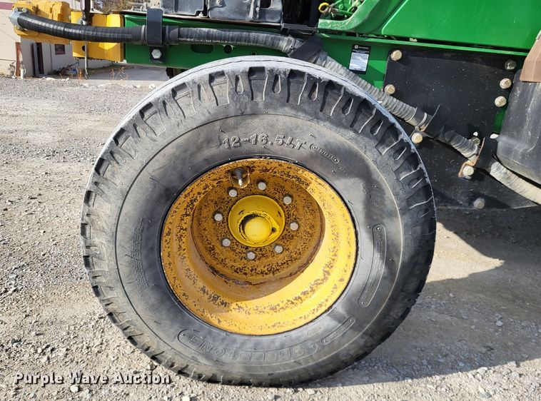 image for item LR9088 2014 John Deere 6105M  tractor