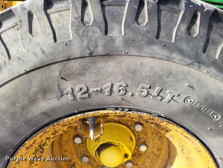 image for item LR9088 2014 John Deere 6105M  tractor