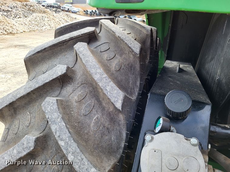 image for item LR9088 2014 John Deere 6105M  tractor