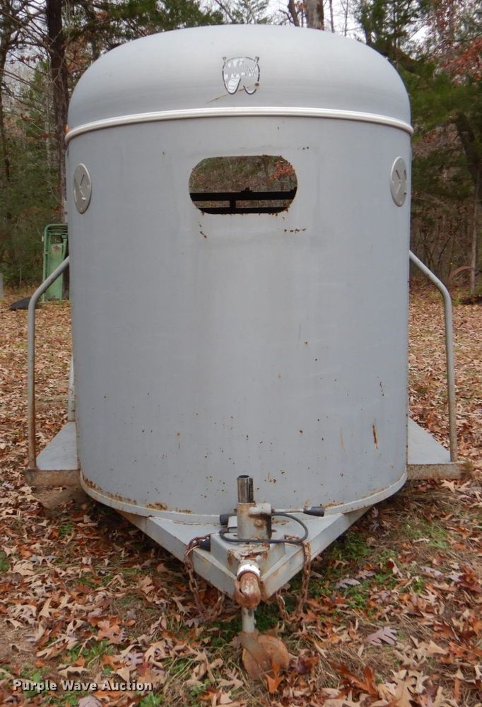 image for item LT9020 2002 WW  livestock trailer