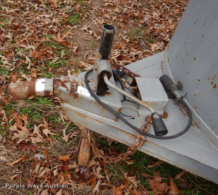 image for item LT9020 2002 WW  livestock trailer