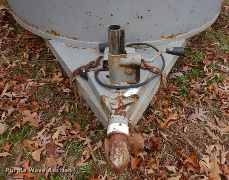 image for item LT9020 2002 WW  livestock trailer