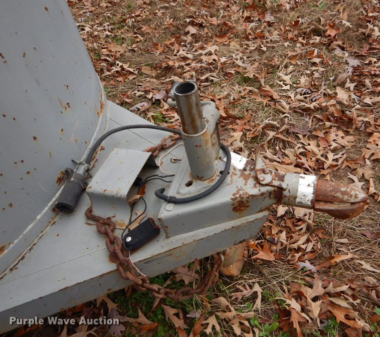 image for item LT9020 2002 WW  livestock trailer