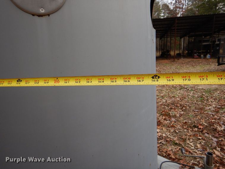 image for item LT9020 2002 WW  livestock trailer