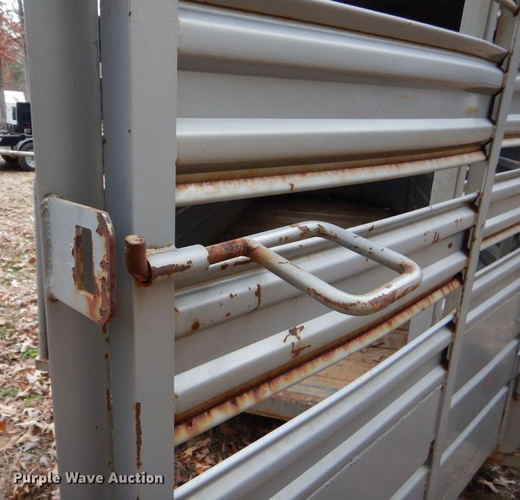 image for item LT9020 2002 WW  livestock trailer