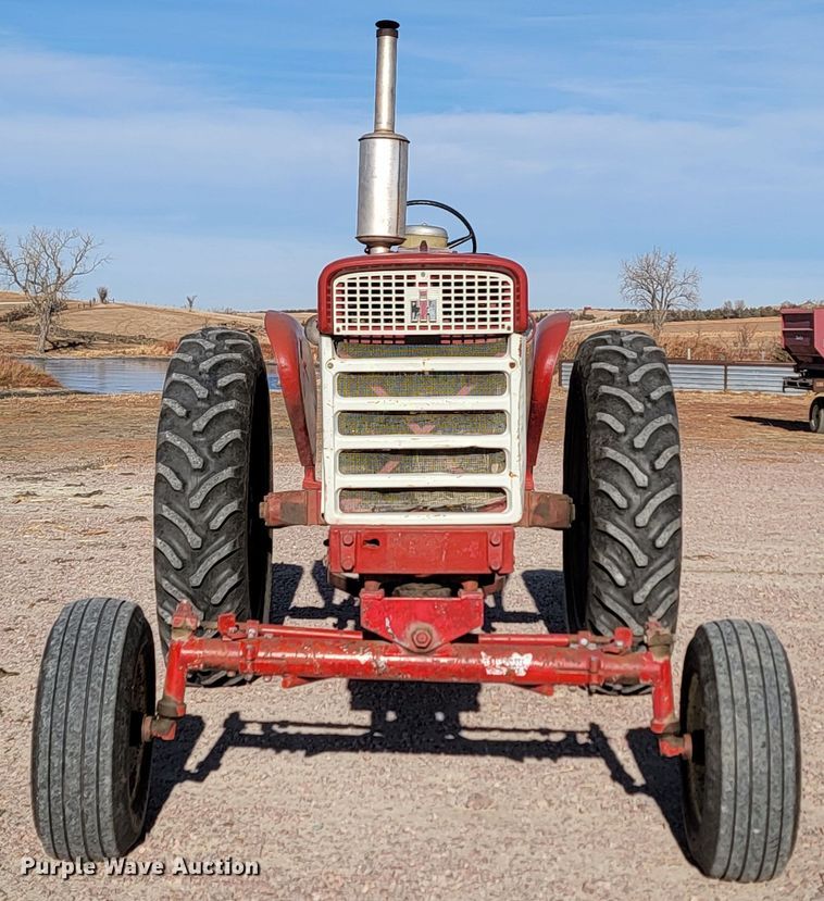 image for item ME9588 Farmall 460  tractor