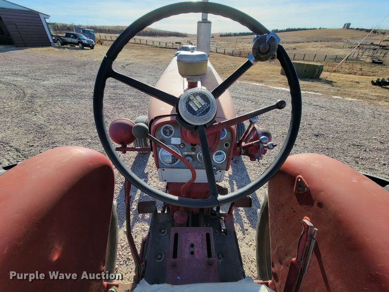 image for item ME9588 Farmall 460  tractor