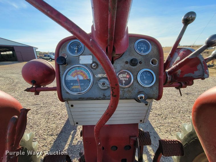 image for item ME9588 Farmall 460  tractor