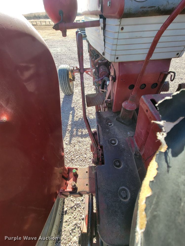 image for item ME9588 Farmall 460  tractor