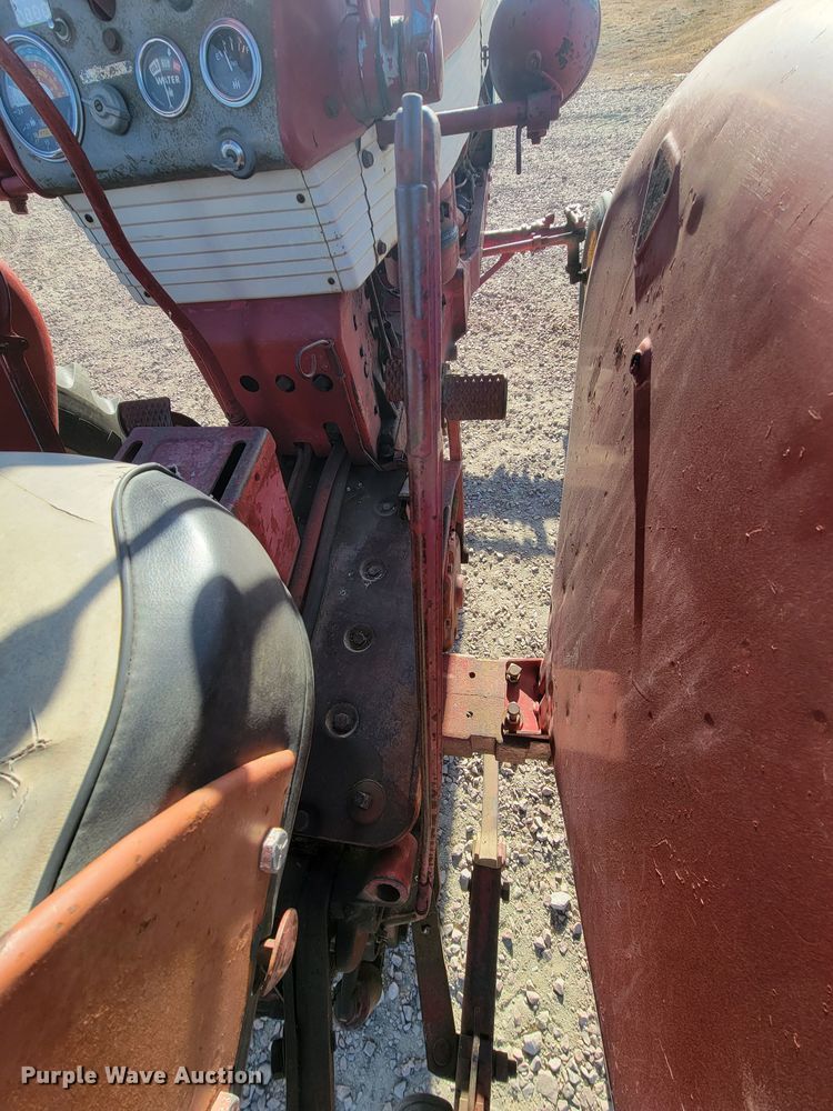 image for item ME9588 Farmall 460  tractor