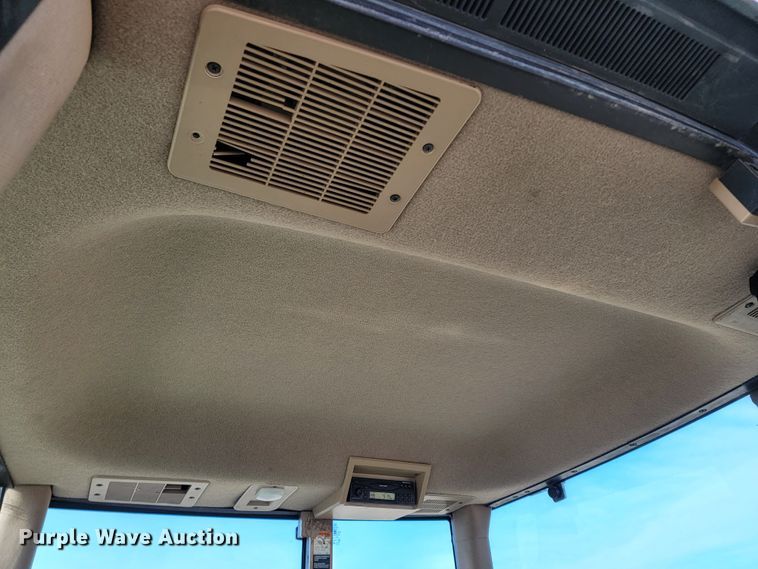 image for item ME9589 1997 John Deere 7410  MFWD tractor