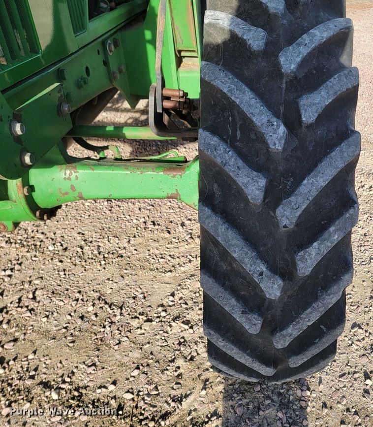 image for item ME9589 1997 John Deere 7410  MFWD tractor